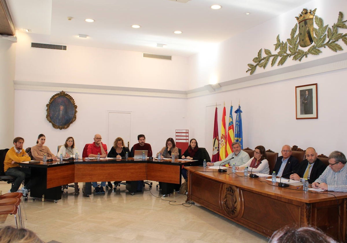 La constitución del comité científico en el Ayuntamiento de Dénia.