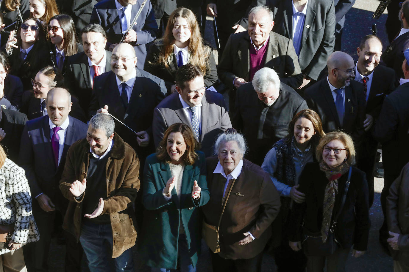 Fotos del homenaje al Maestro Serrano de una veintena de bandas valencianas