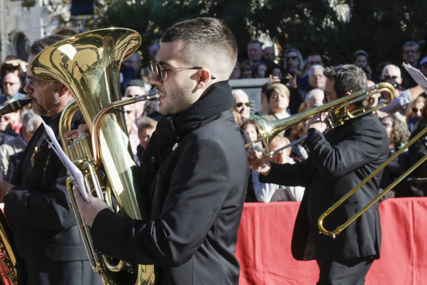 Fotos del homenaje al Maestro Serrano de una veintena de bandas valencianas