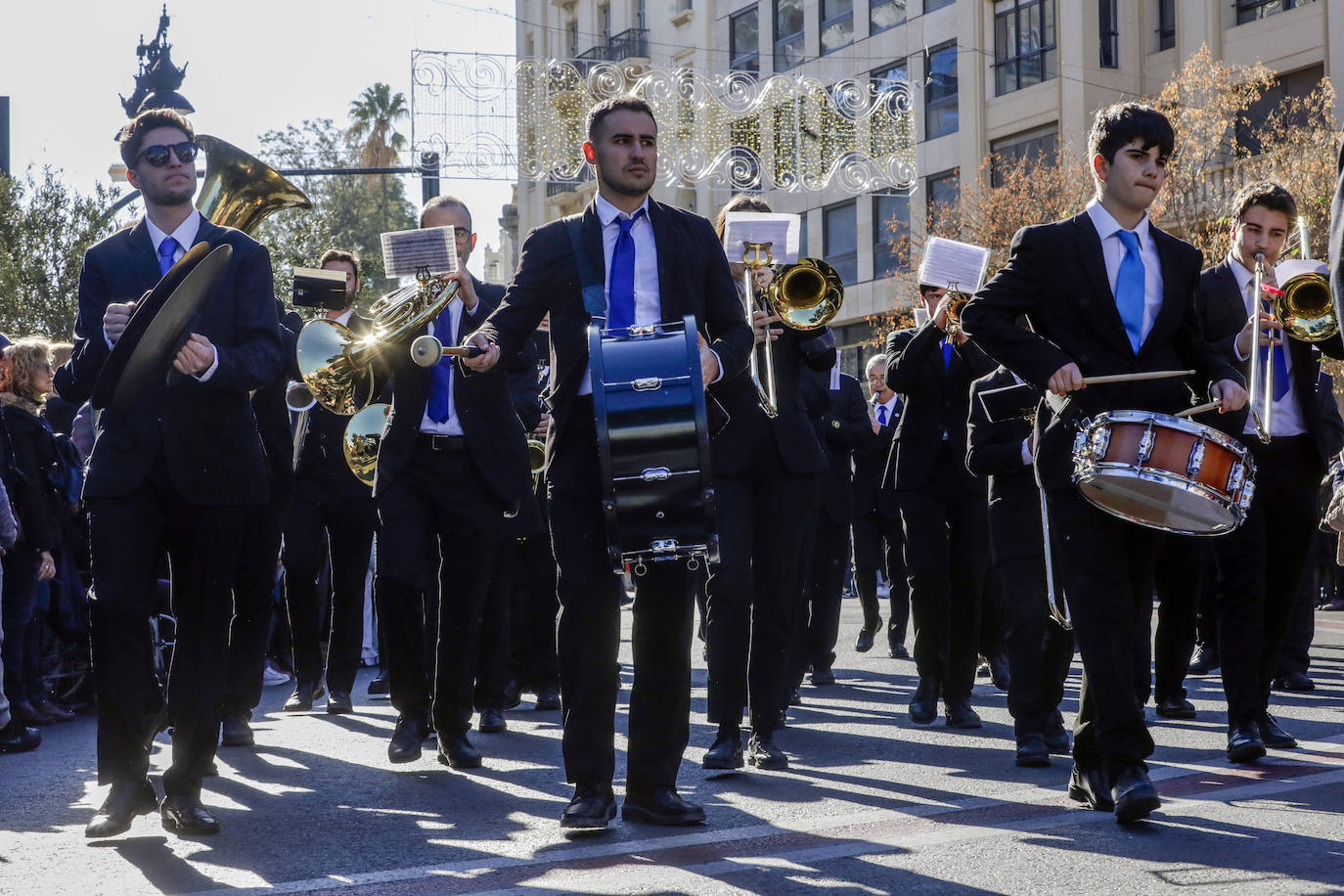 Fotos del homenaje al Maestro Serrano de una veintena de bandas valencianas