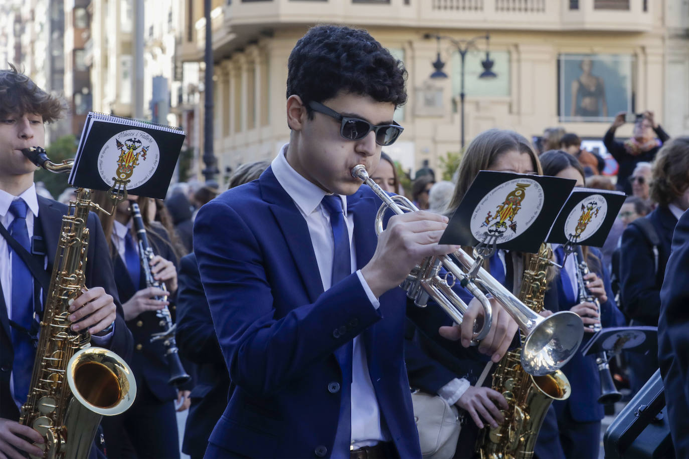 Fotos del homenaje al Maestro Serrano de una veintena de bandas valencianas