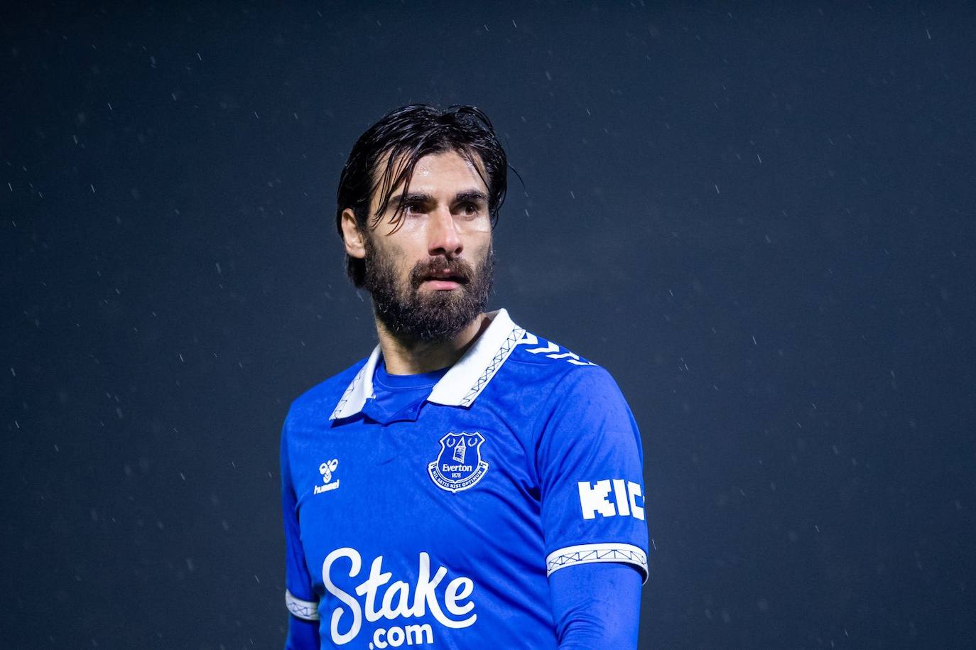 André Gomes, en un partido con el equipo sub-21 del Everton.