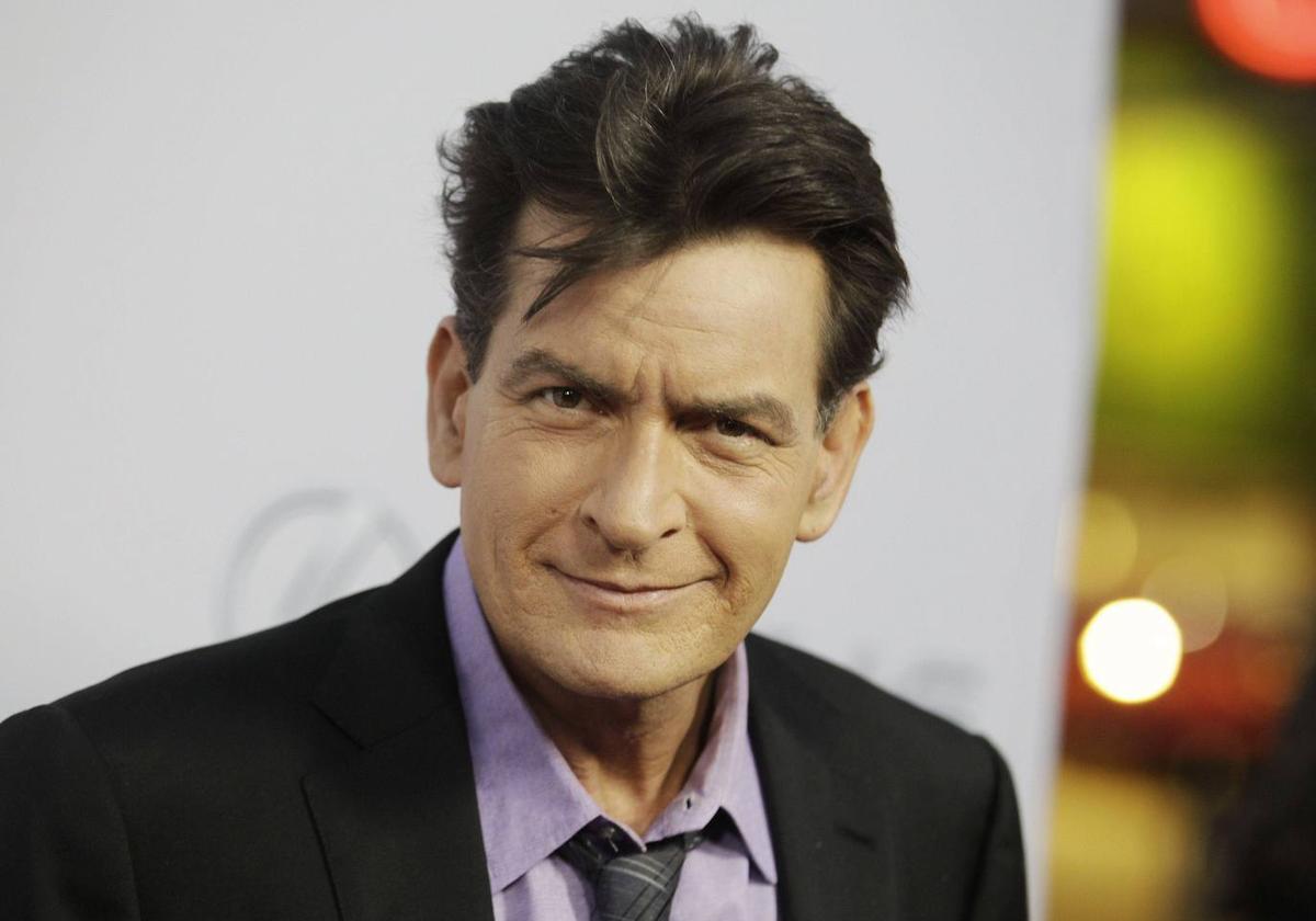 Charlie Sheen se sincera sobre su salida de 'Dos hombres y medio': «Podríamos haber seguido hasta que quisiéramos»
