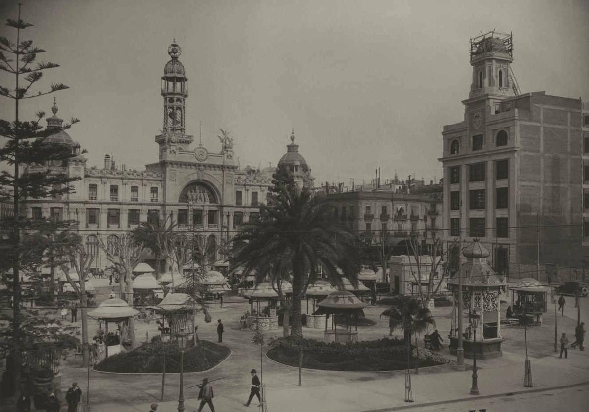 Edificio de Telefónica, en la plaza del Ayuntamiento.