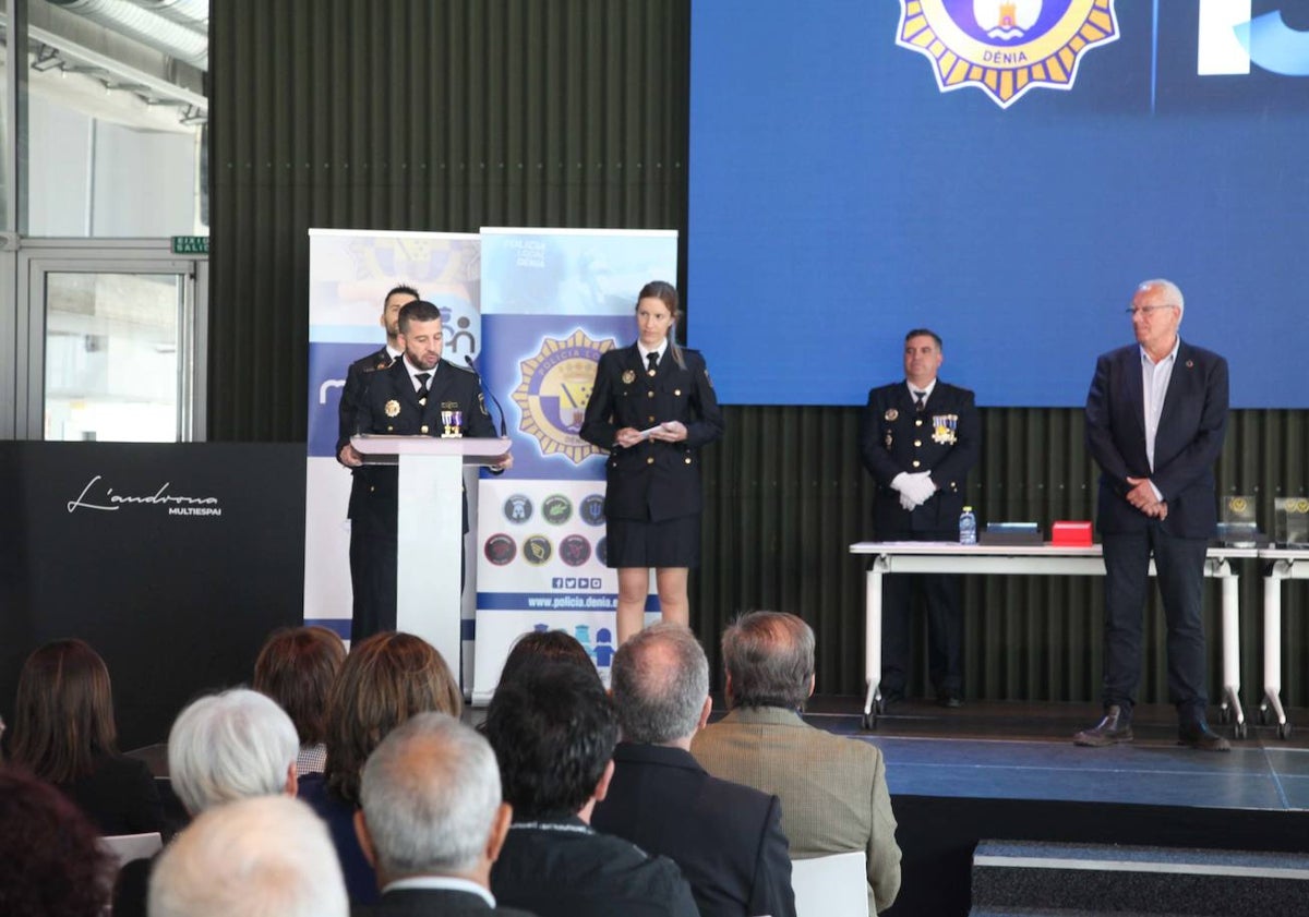 Imagen principal - La Policía Local de Dénia cumple 150 años