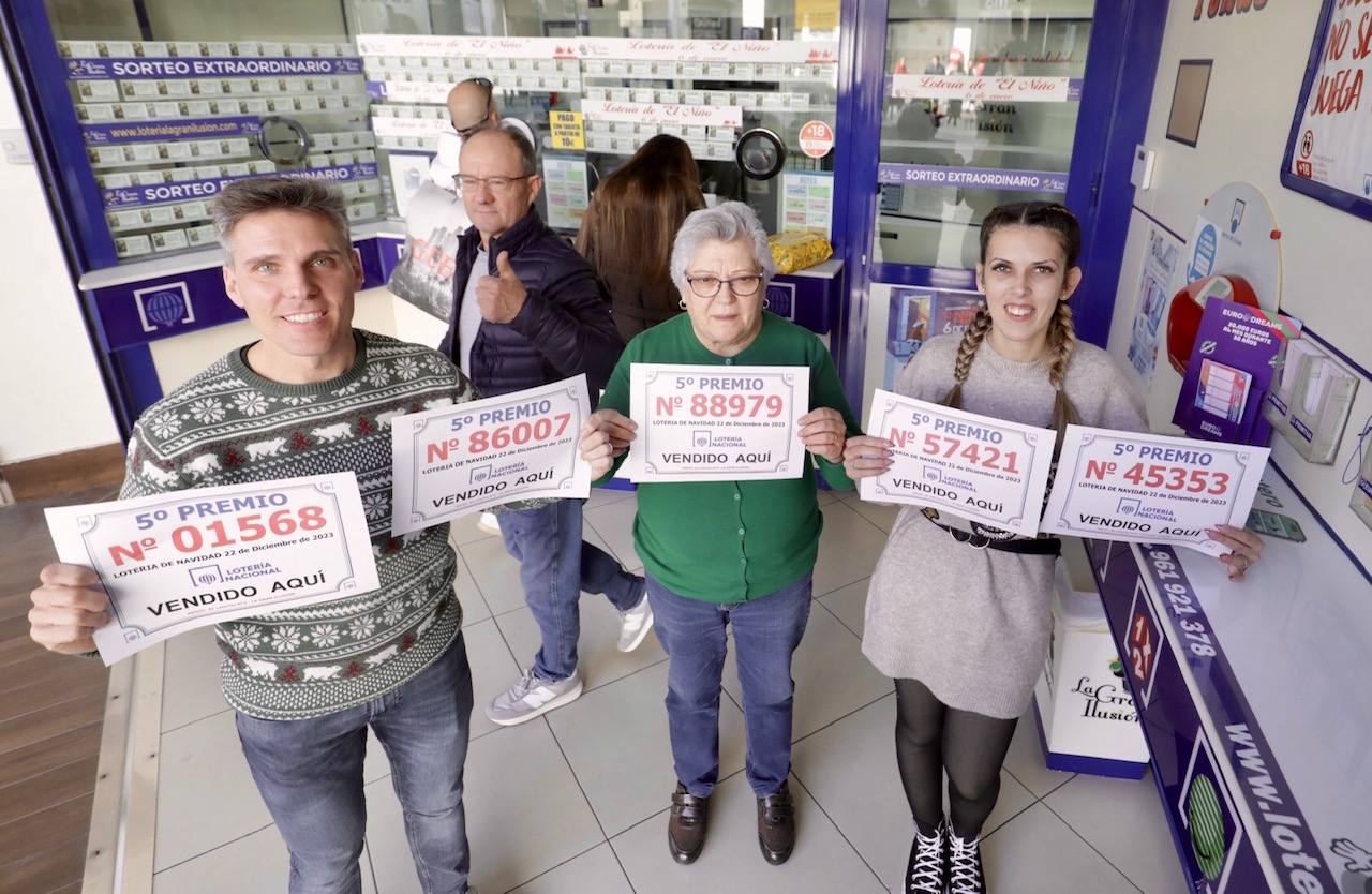 Imágenes del día de la Lotería de Navidad en la Comunitat