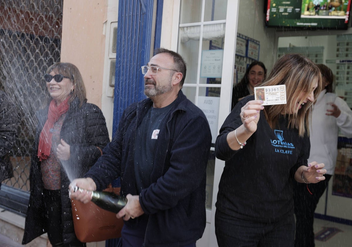 Agraciados en la administración de lotería de Alginet.