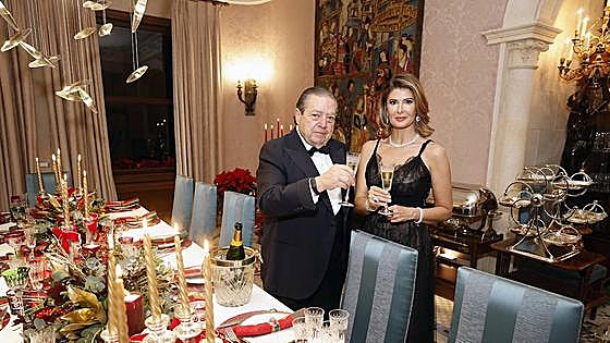 Vicente Boluda y Esther Pastor abren su fabulosa casa para felicitar la Navidad