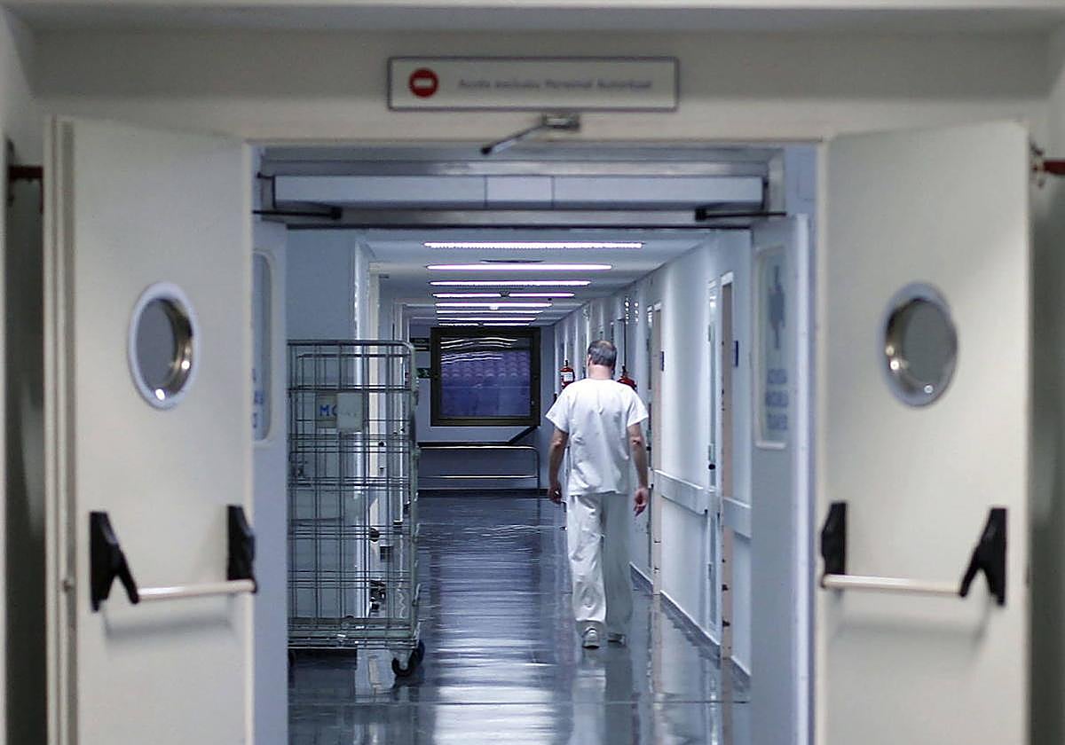 Uno de los pasillos del hospital Doctor Peset de Valencia.