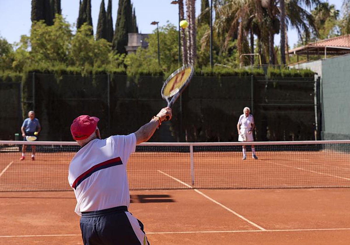 Imagen principal - Entrenamiento en las instalaciones del CT Valencia.
