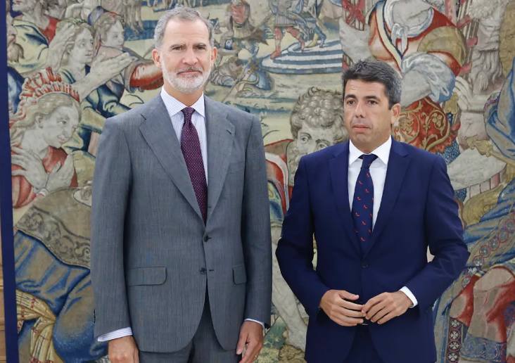 El Rey Felipe VI y Carlos Mazón, durante una audiencia en Zarzuela, en otoño