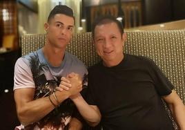 Peter Lim, junto a Cristiano Ronaldo, en una imagen de archivo.