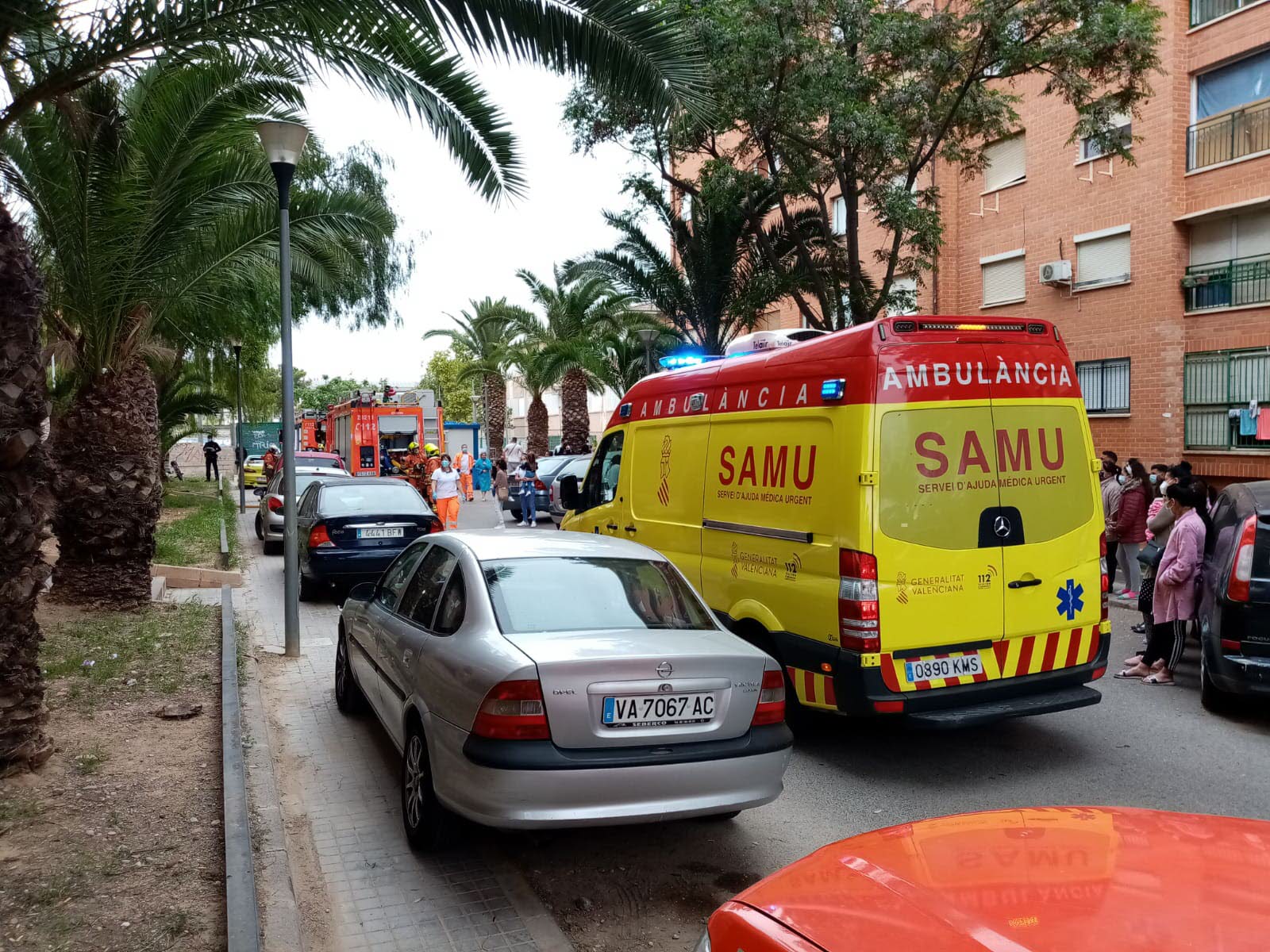 El SAMU ha trasladado al trabajador al hospital de Gandia.