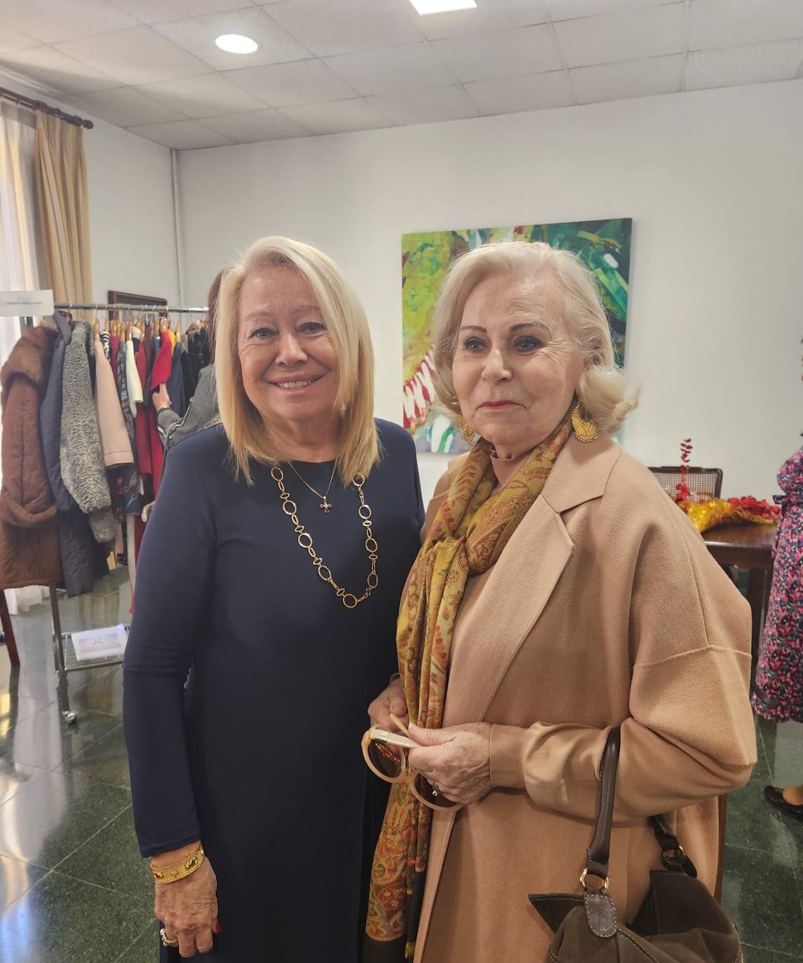 Mari Carmen Martínez y Ana Navarro en el casino de Agricultura.