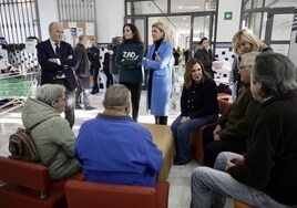Visita de la alcaldesa de Valencia, María José Catalá, y la concejala Marta Torrado, a Casa Caridad.