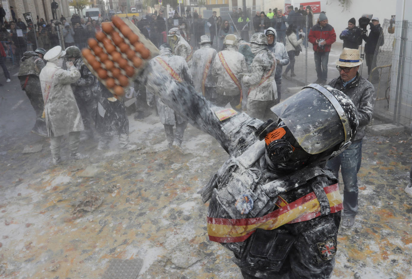 Ibi cumple con su tradicional fiesta de &#039;Els Enfarinats&#039;