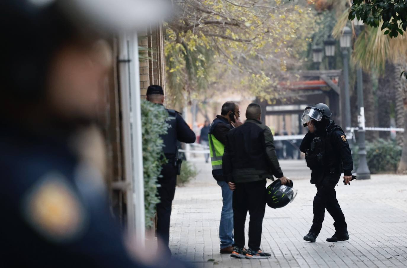 Un hombre de 74 años se atrinchera armado en su casa de Benimaclet