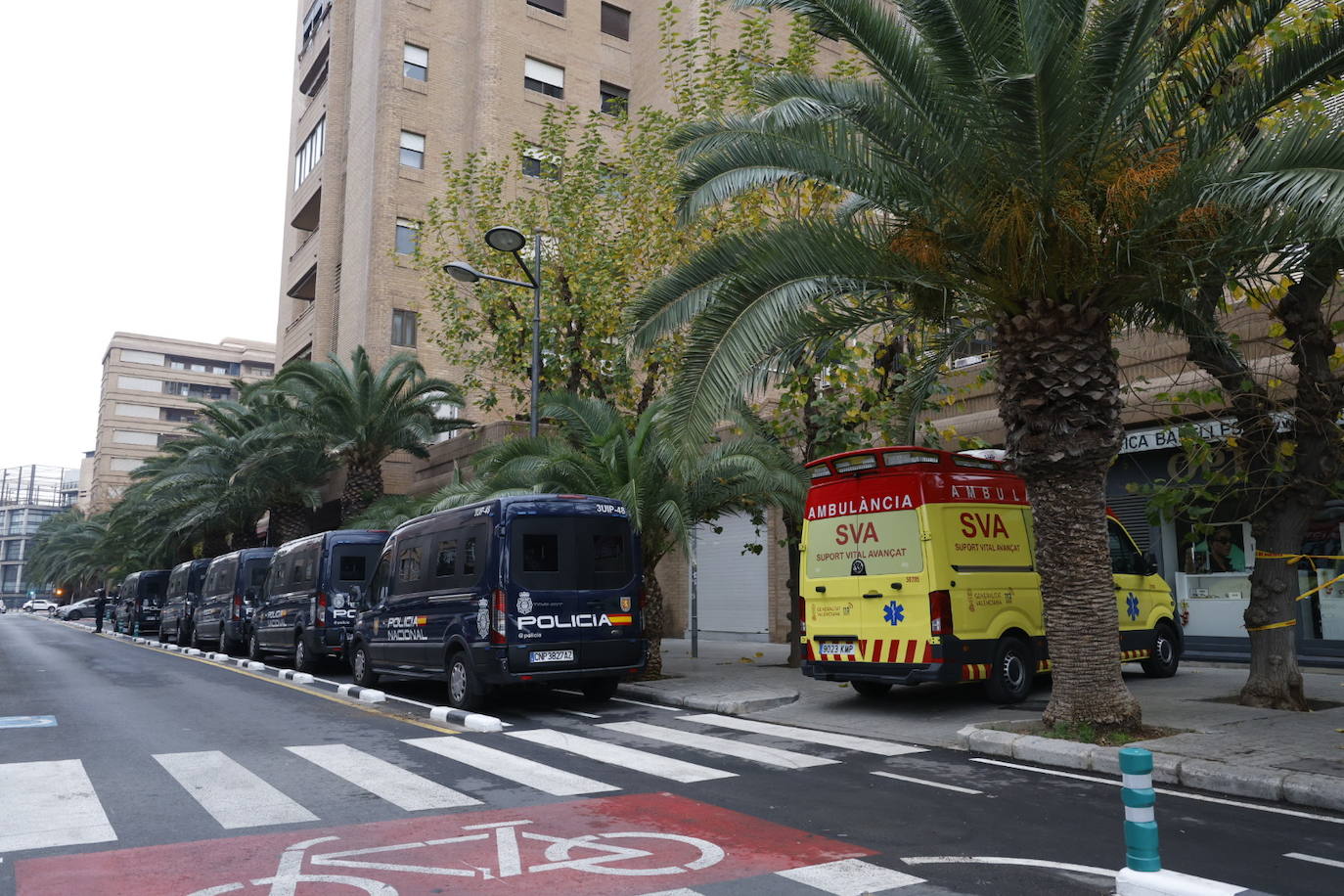 Un hombre de 74 años se atrinchera armado en su casa de Benimaclet