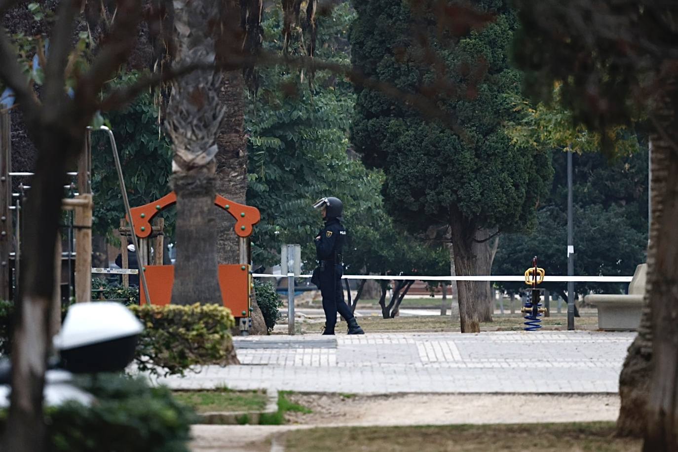 Un hombre de 74 años se atrinchera armado en su casa de Benimaclet