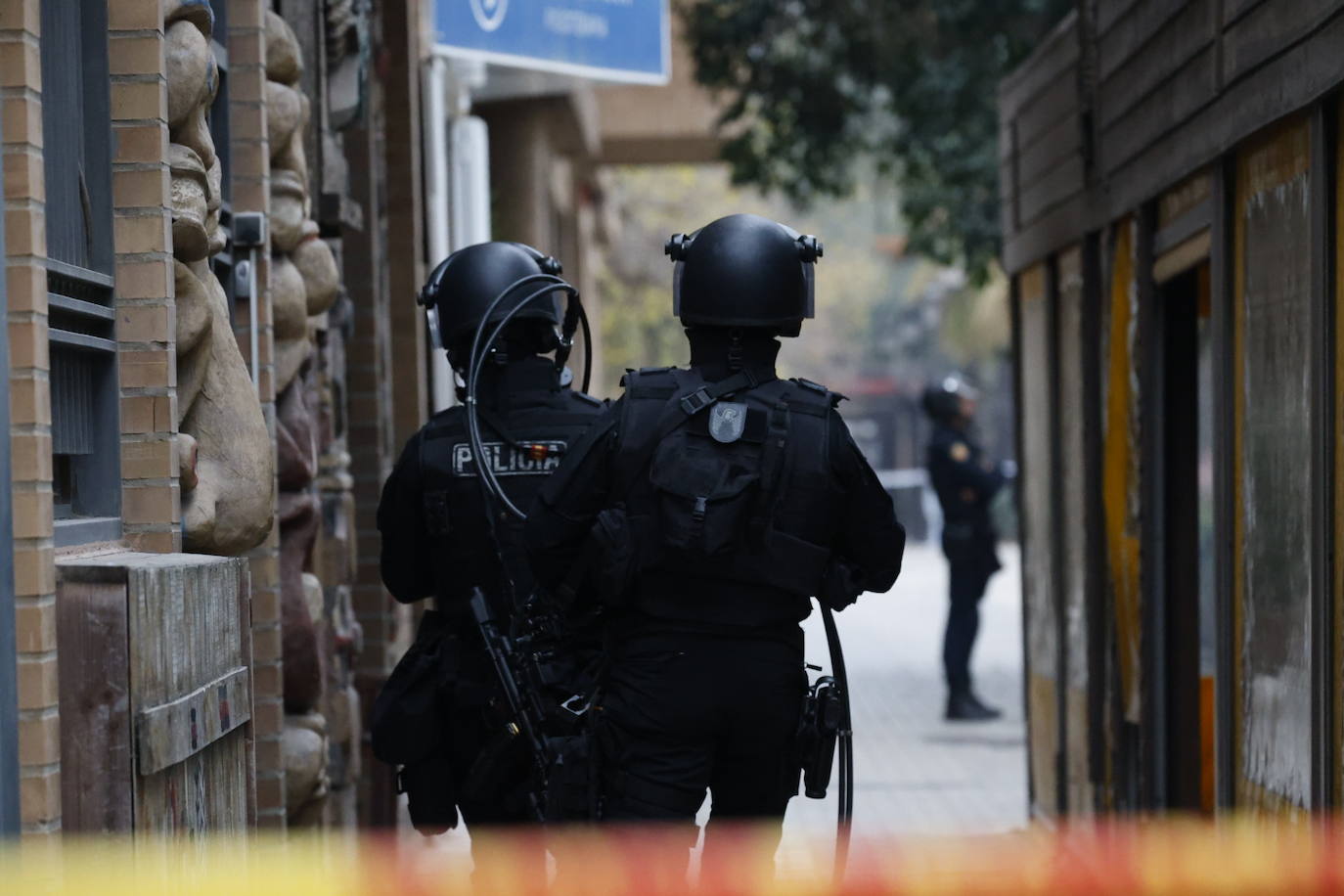 Un hombre de 74 años se atrinchera armado en su casa de Benimaclet