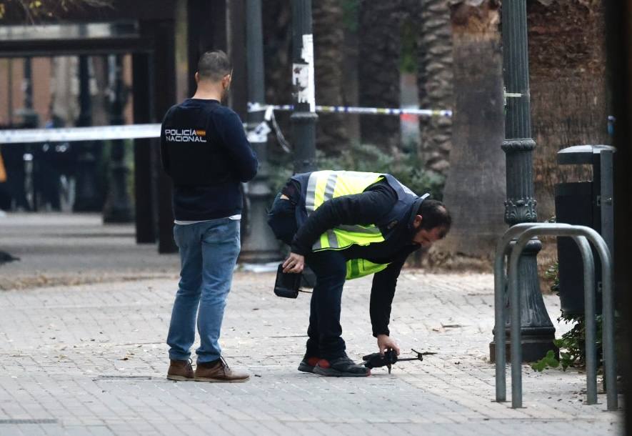 Un hombre de 74 años se atrinchera armado en su casa de Benimaclet