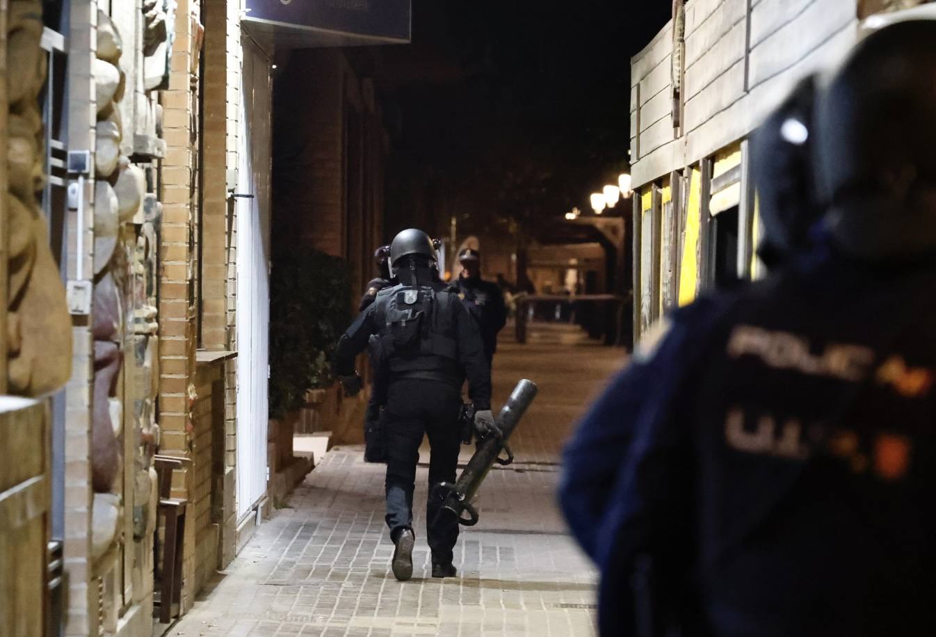 Un hombre de 74 años se atrinchera armado en su casa de Benimaclet