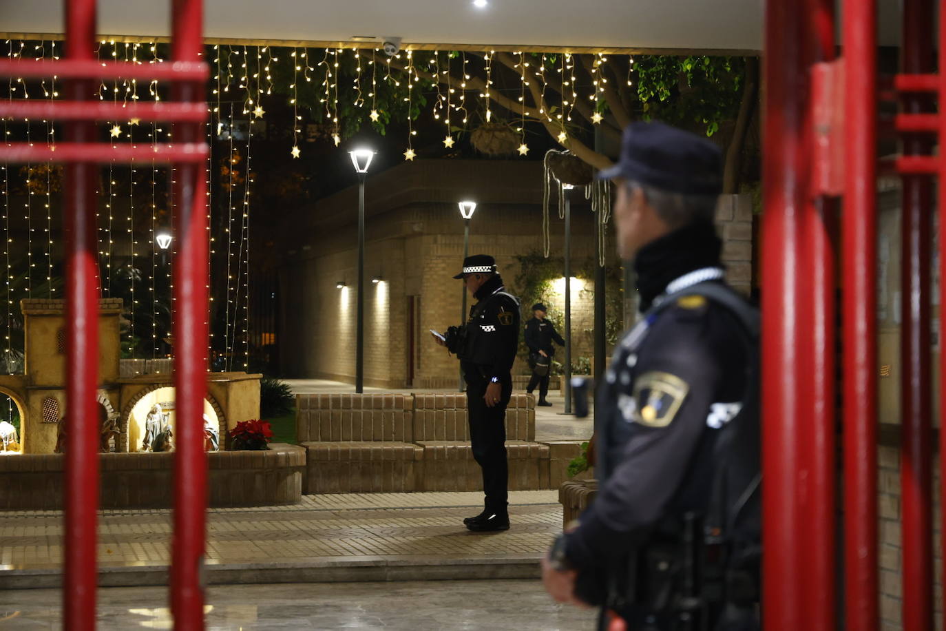 Un hombre de 74 años se atrinchera armado en su casa de Benimaclet