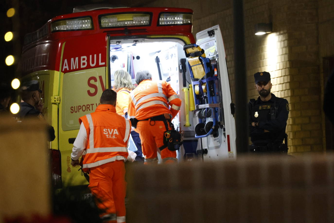 Un hombre de 74 años se atrinchera armado en su casa de Benimaclet