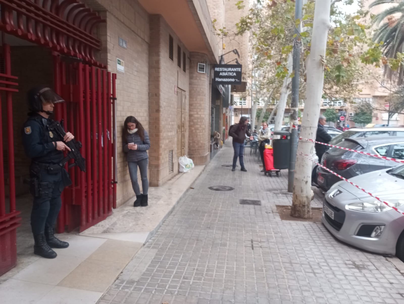 Un hombre de 74 años se atrinchera armado en su casa de Benimaclet