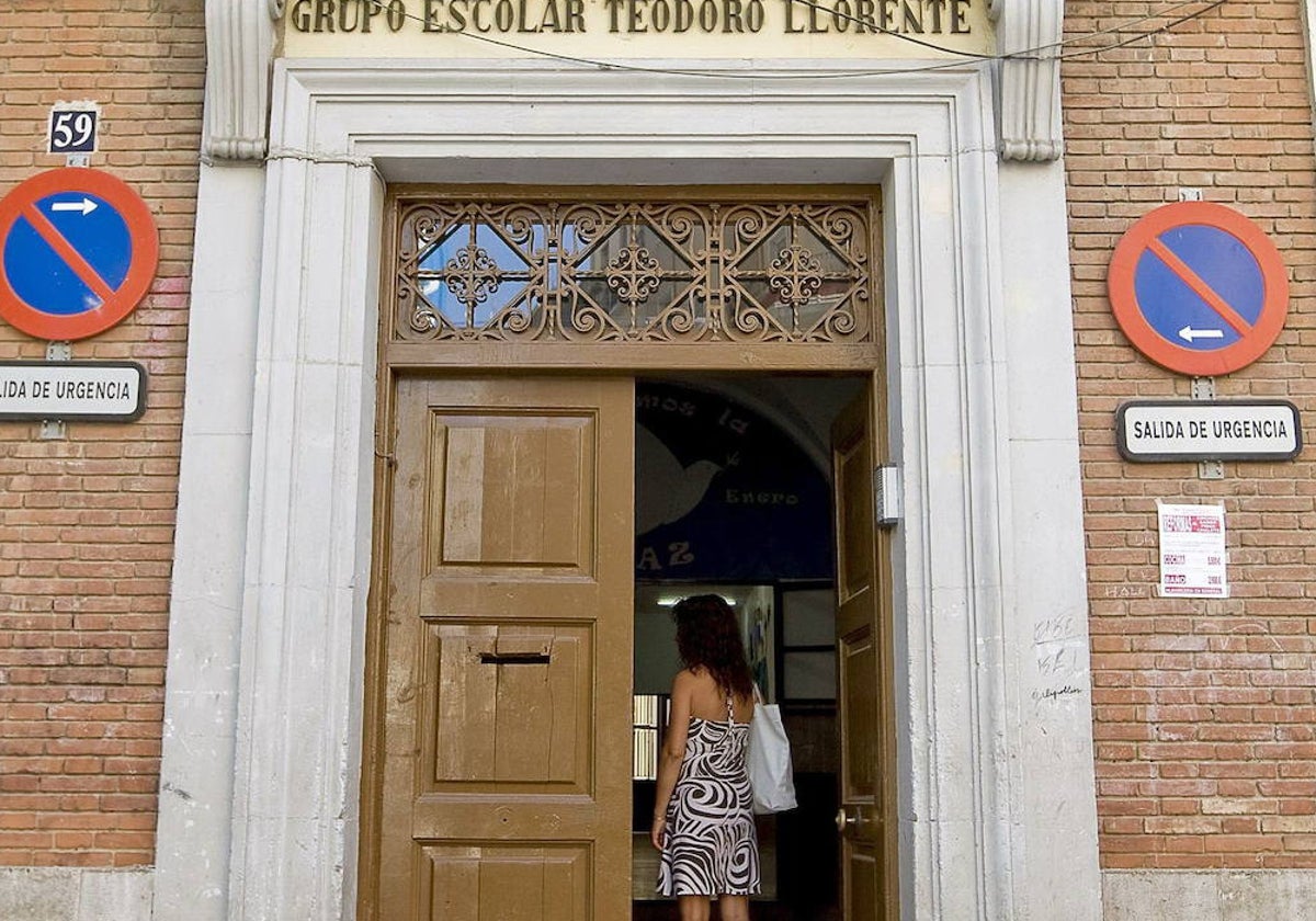 Fachada del colegio Teodoro Llorente, en imagen de archivo.