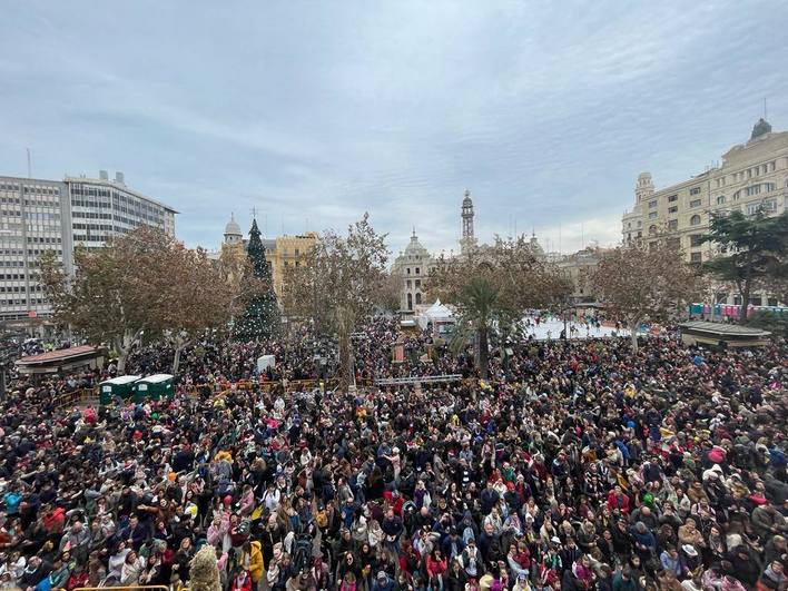 Lleno en la plaza del Ayuntamiento este domingo.