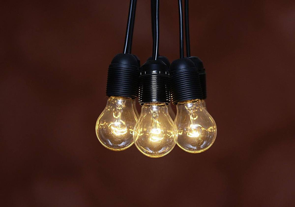 El precio de la luz vuelve a subir en el 2024.