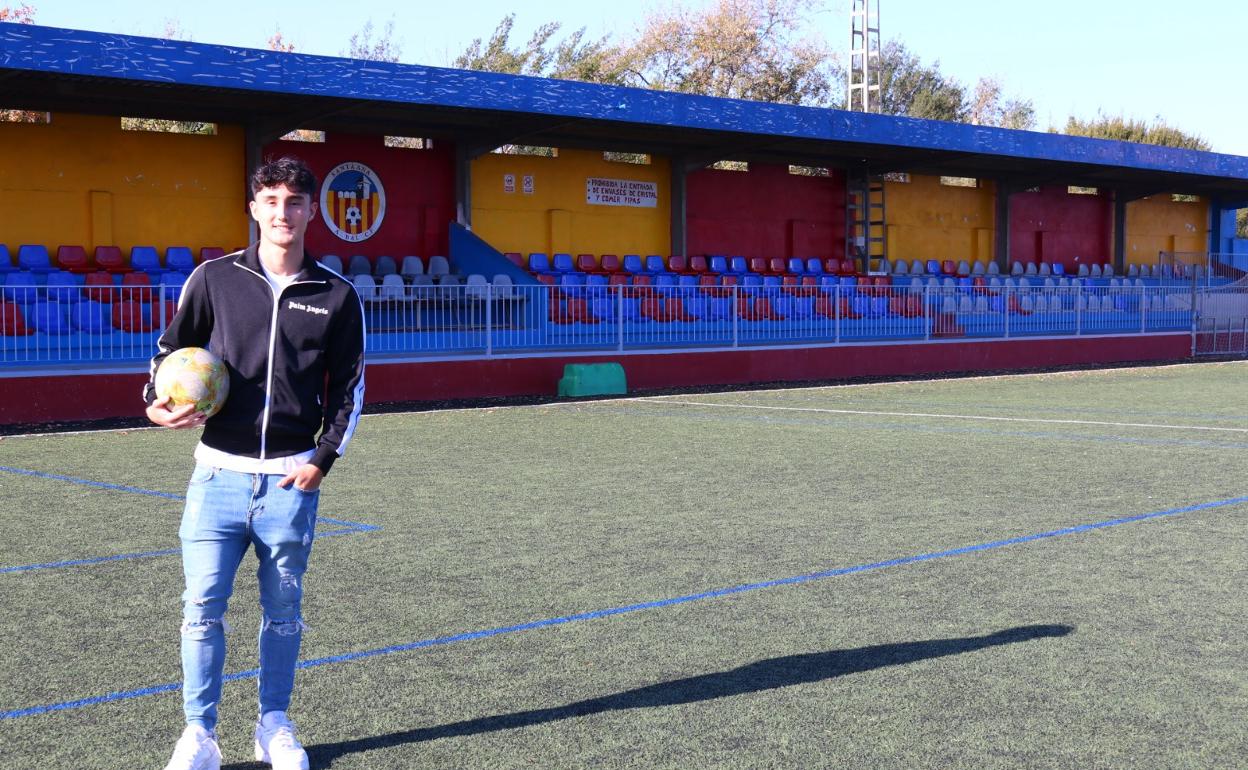 Jesús Fortea en el campo que le vio crecer, el municipal Pepe Paredes.