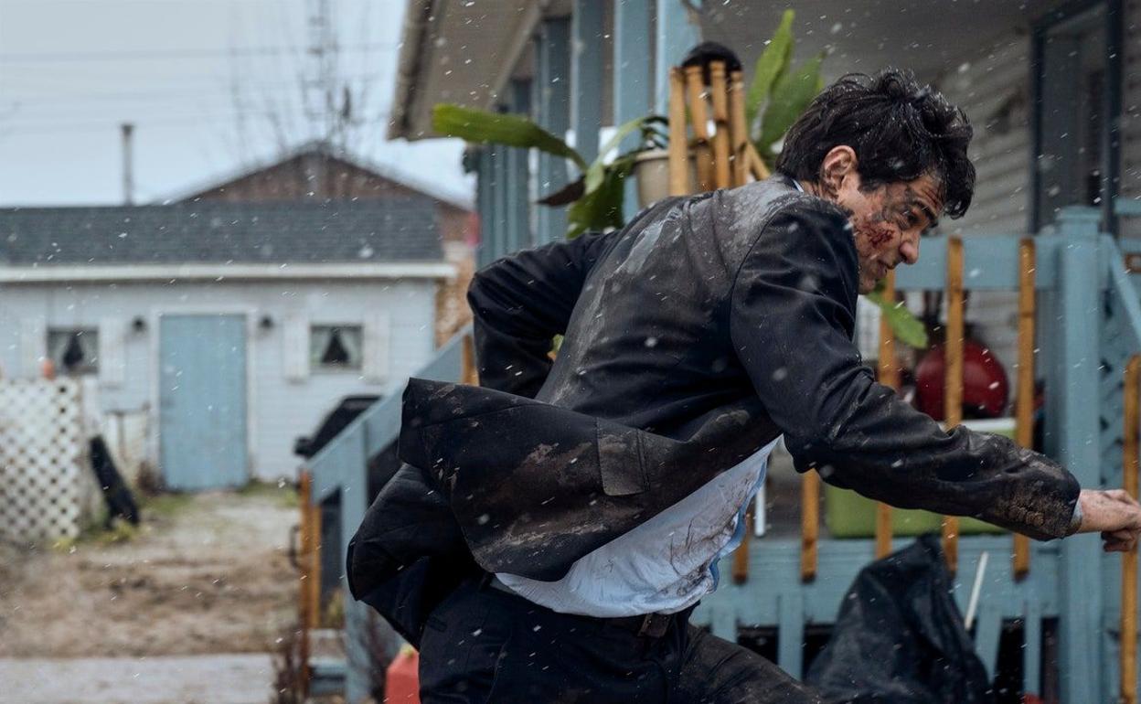 Owen Hendricks (Noah Centineo), abogado en un bufete muy particular 