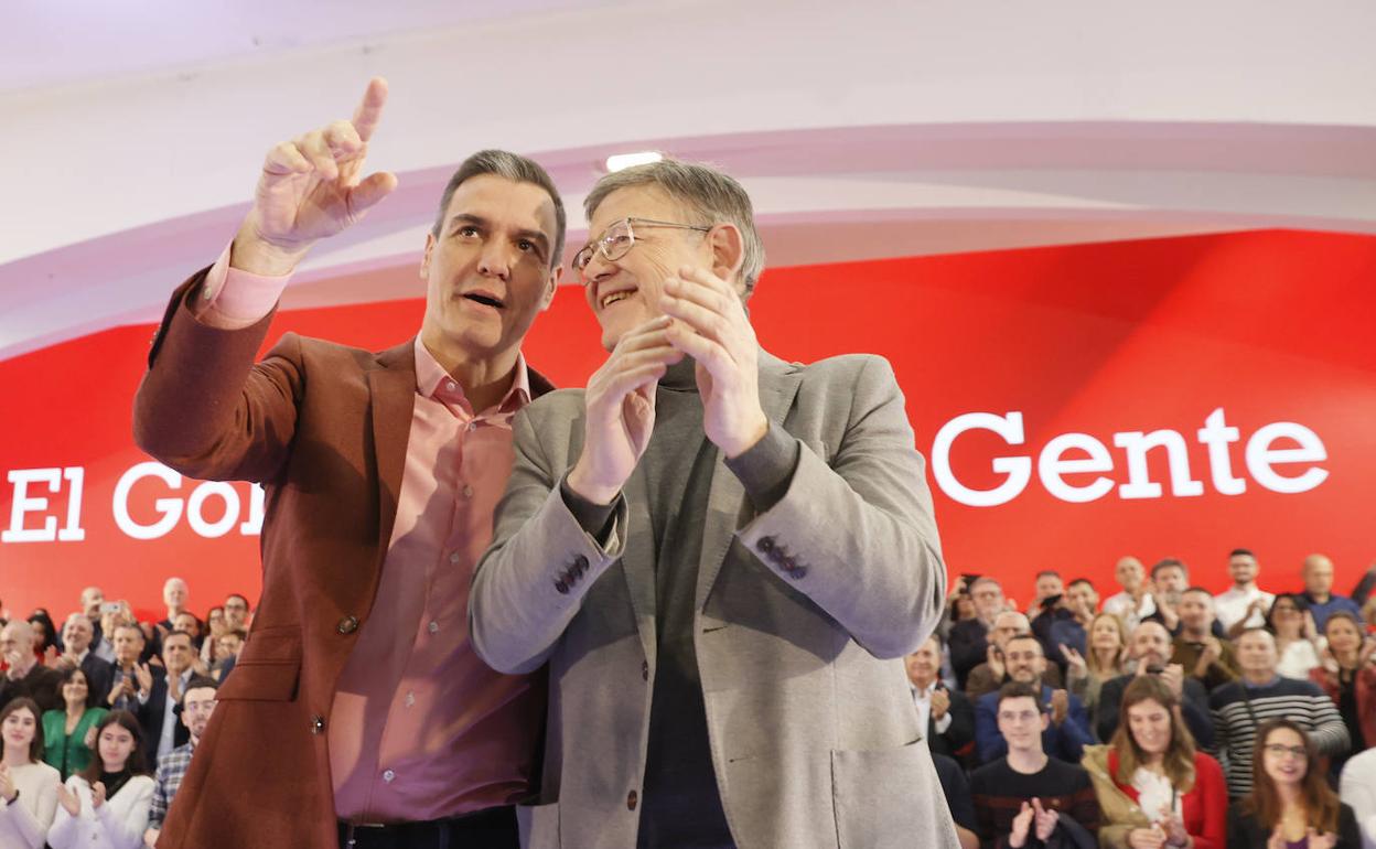 Pedro Sánchez y Ximo Puig, en un acto de partido en Valencia, el pasado diciembre 