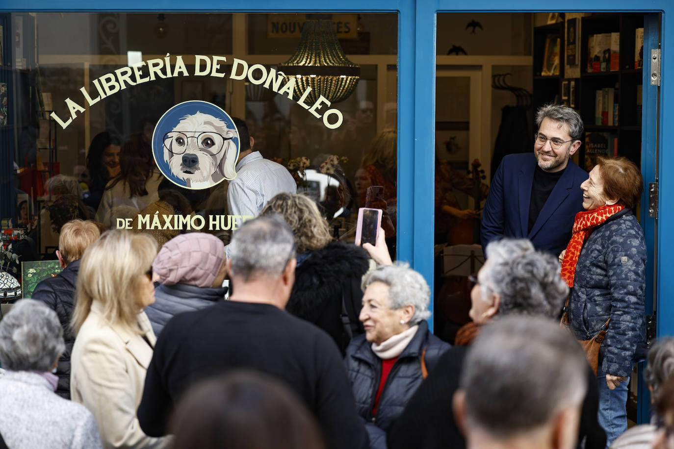 Fotos: Así es la librería que Máximo Huerta ha abierto en Buñol