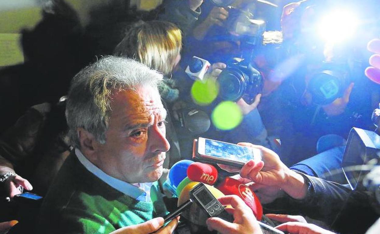 Alfonso Rus, el día de 2016 que quedó en libertad tras comparecer ante el juez. 