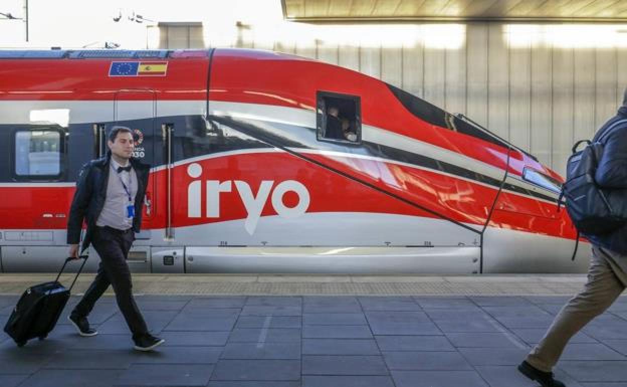 Un tren de Iryo, en la estación Joaquín Sorolla de Valencia. 