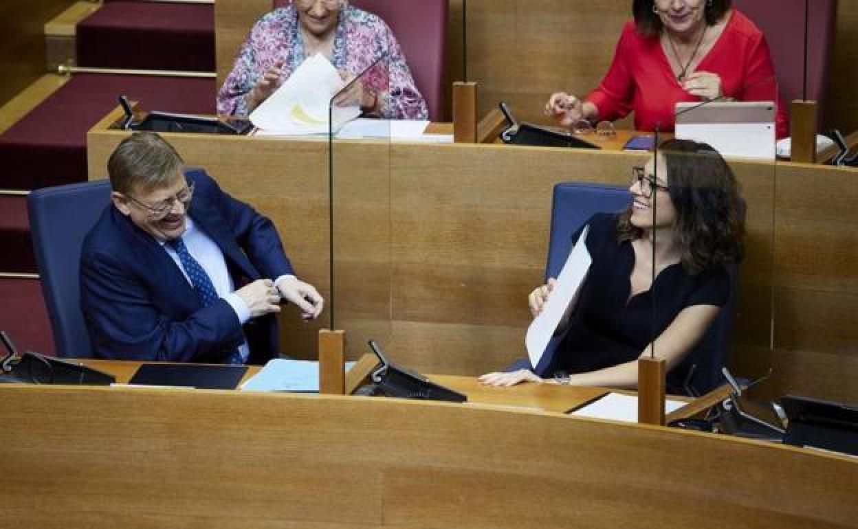 Puig y la vicepresidenta Mas, en Les Corts. 