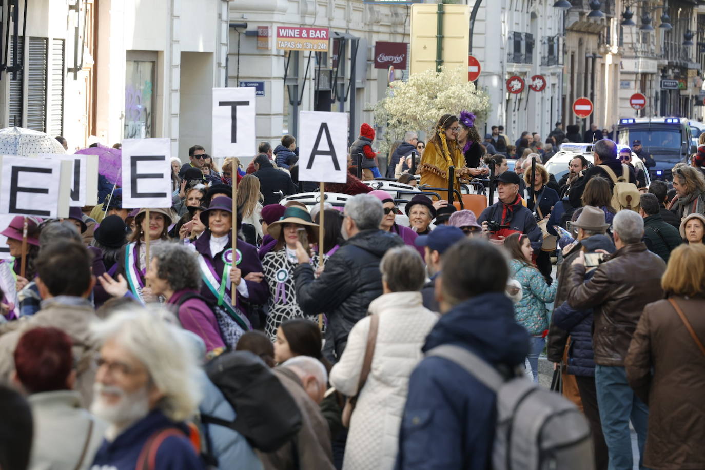 Fotos: Así ha sido la cabalgata de las Magas de Enero