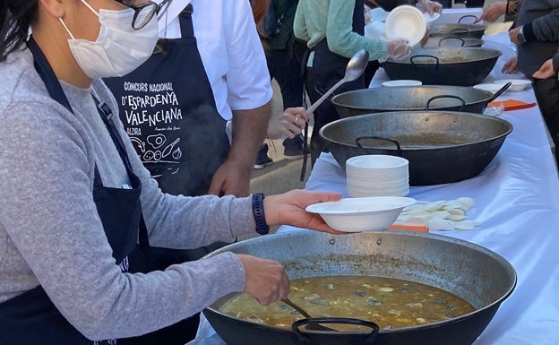 La Fiesta de la Espardenyà se celebra 12 de marzo, en la antesala de las fiestas falleras.