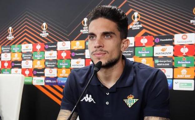 Marc Bartra ha presentado a su novia, Jessica Goicoechea. 