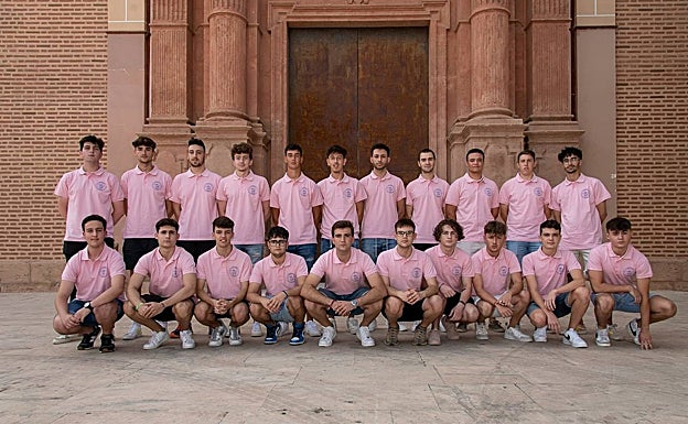 Imagen principal - Los quintos de Foios (arriba), los festeros de Museros (bajo Izq.) y la venta de panes en Catarroja (bajo dcha.). 