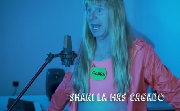 Los Morancos parodian a Shakira disfrazados de Piqué y Clara Chía: «Yo bailaba siempre Waka Waka»