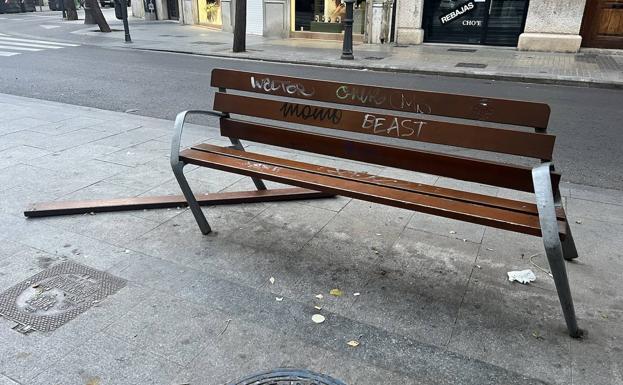 Imagen principal - Suciedad en Valencia: así está la calle Colón | Los vecinos sonrojan a Ribó por el abandono de la calle Colón