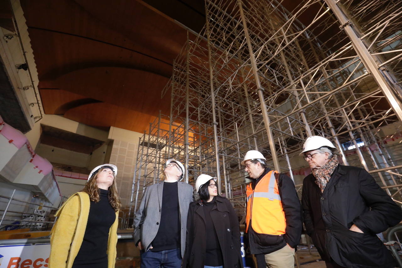 Fotos: Así está el Palau de la Música por dentro: andamios en las salas, hormigoneras en los pasillos y cúpula de cristal sin vidrio