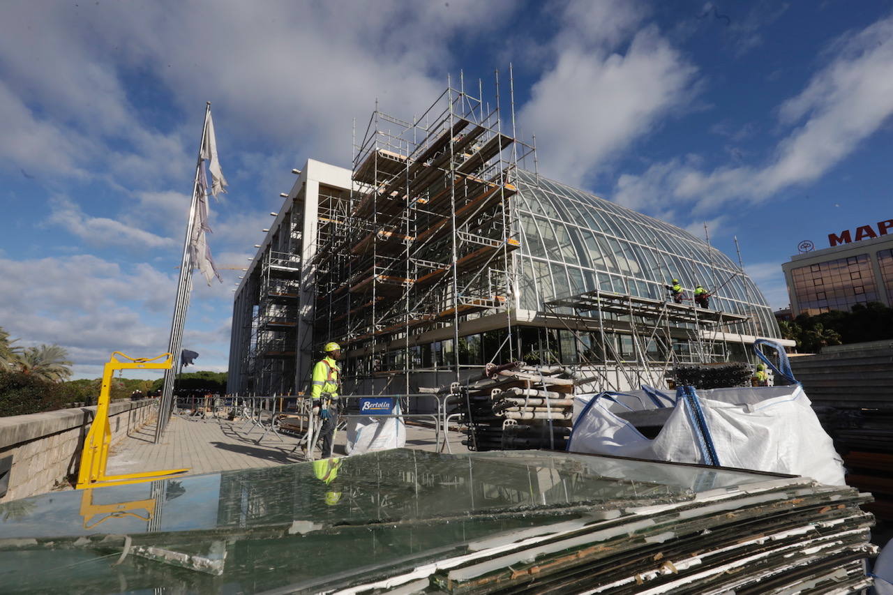 Fotos: Así está el Palau de la Música por dentro: andamios en las salas, hormigoneras en los pasillos y cúpula de cristal sin vidrio