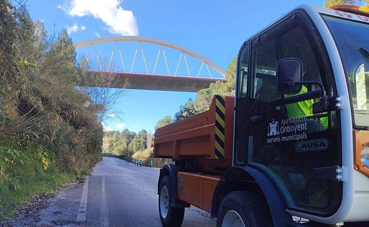 Camión-salero, preparado en Ontinyent ante la previsión de carreteras heladas.