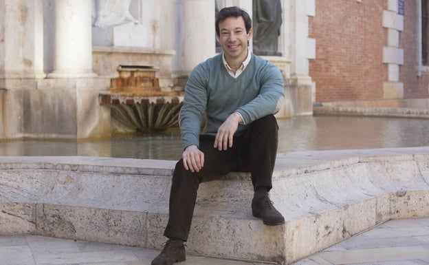 Gonzalo Manglano, en la plaza del Patriarca.