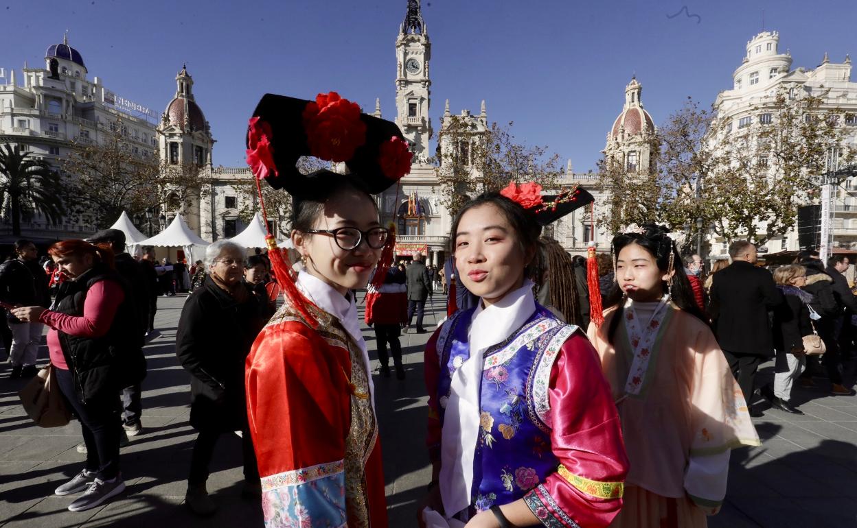 La celebración del Año Nuevo Chino, en la plaza del Ayuntamiento.